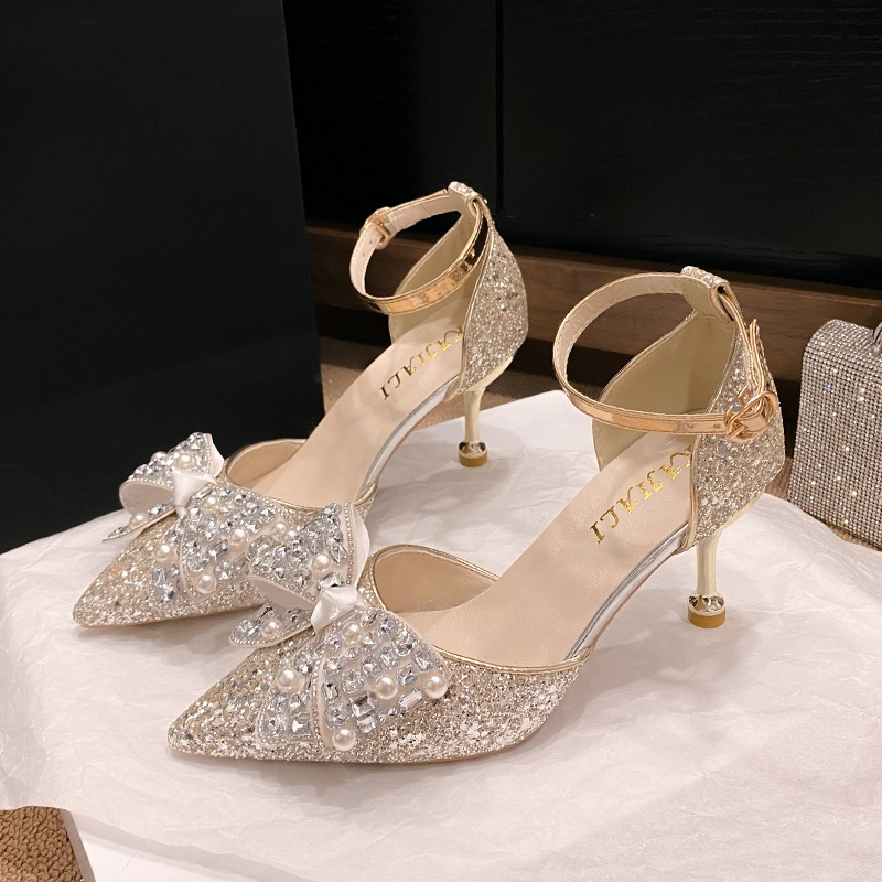 Wykwintne damskie sandały na w – Luxury Lifestyle Shoes recenzja i cena